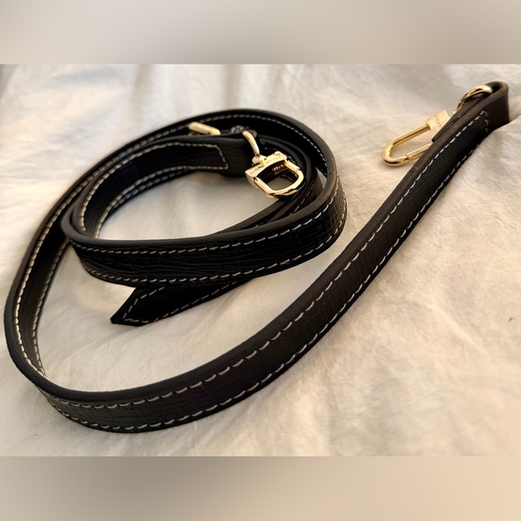 👑✅PRICE FIRM✅ Black faux leather crossbody strap gold hardware. Brand New! - Picture 5 of 17